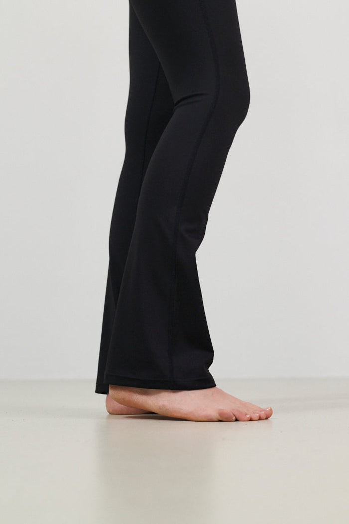 RIVER LIFT HIGHWAISTED FLARE BLACK