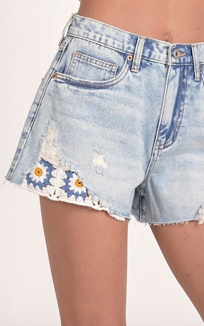 BLUE JEAN SHORT W/CROCHET POCKETS